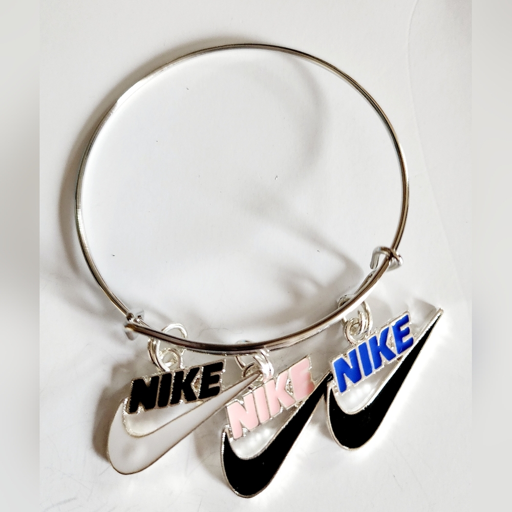 Bangle bracelet